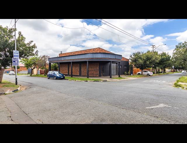 427M² WAREHOUSE FOR SALE IN KENILWORTH